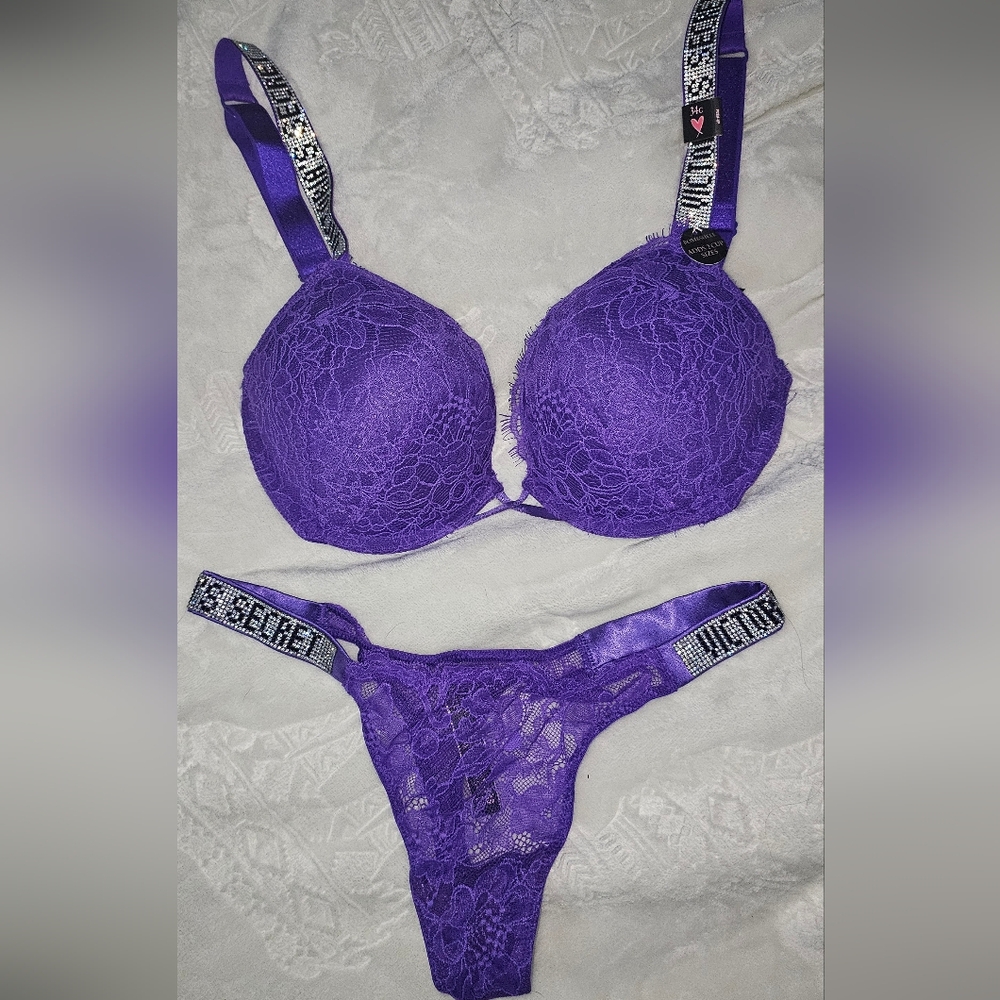 Gorgeous lace Purple Victoria Secret set. The push-up bra adds 2 cup sizes!